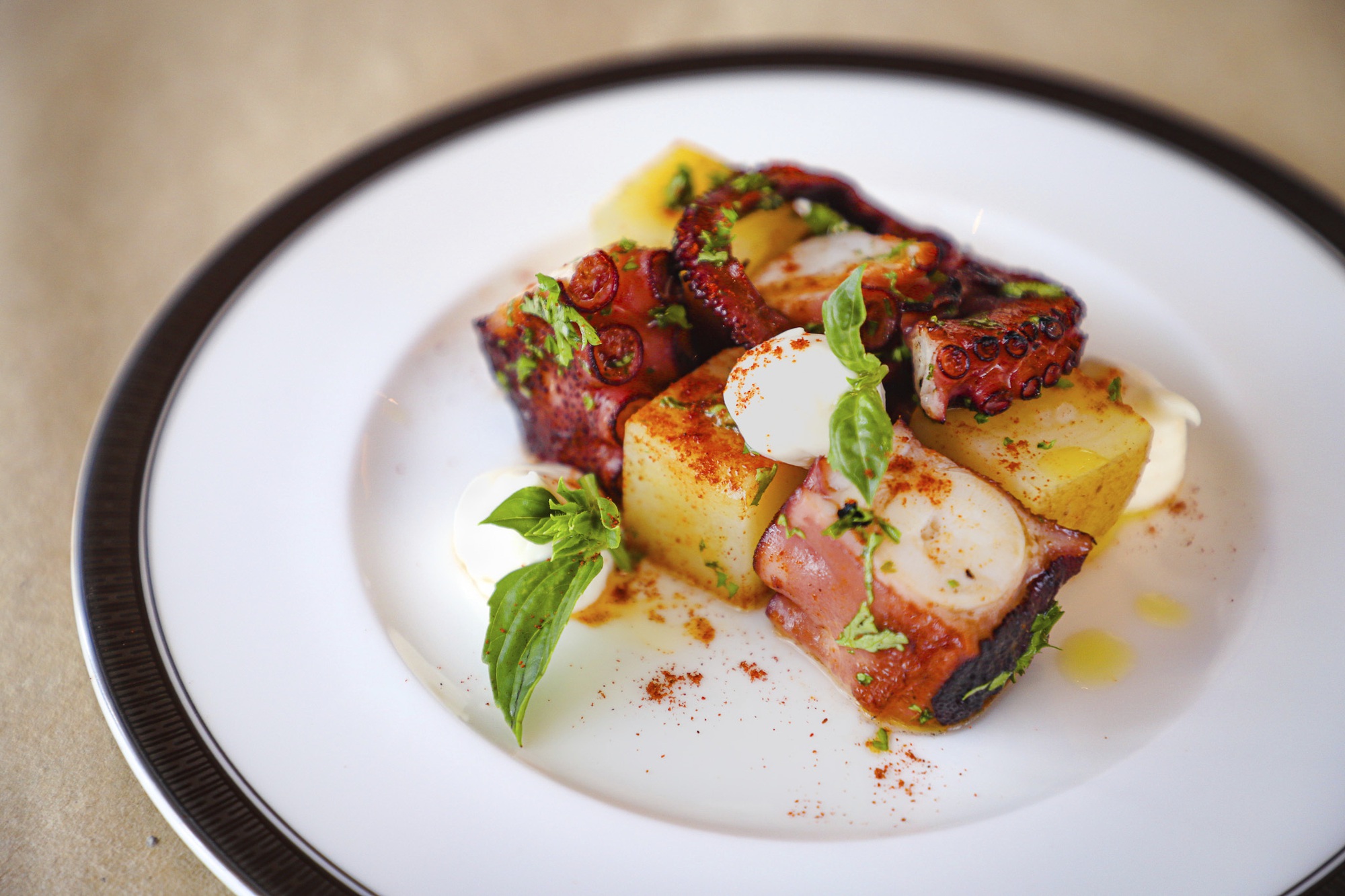 Trên đỉnh Sài Gòn, bên bờ đảo Ngọc: Khi Việt Nam kết nối du lịch bằng ẩm thực- Ảnh 1.