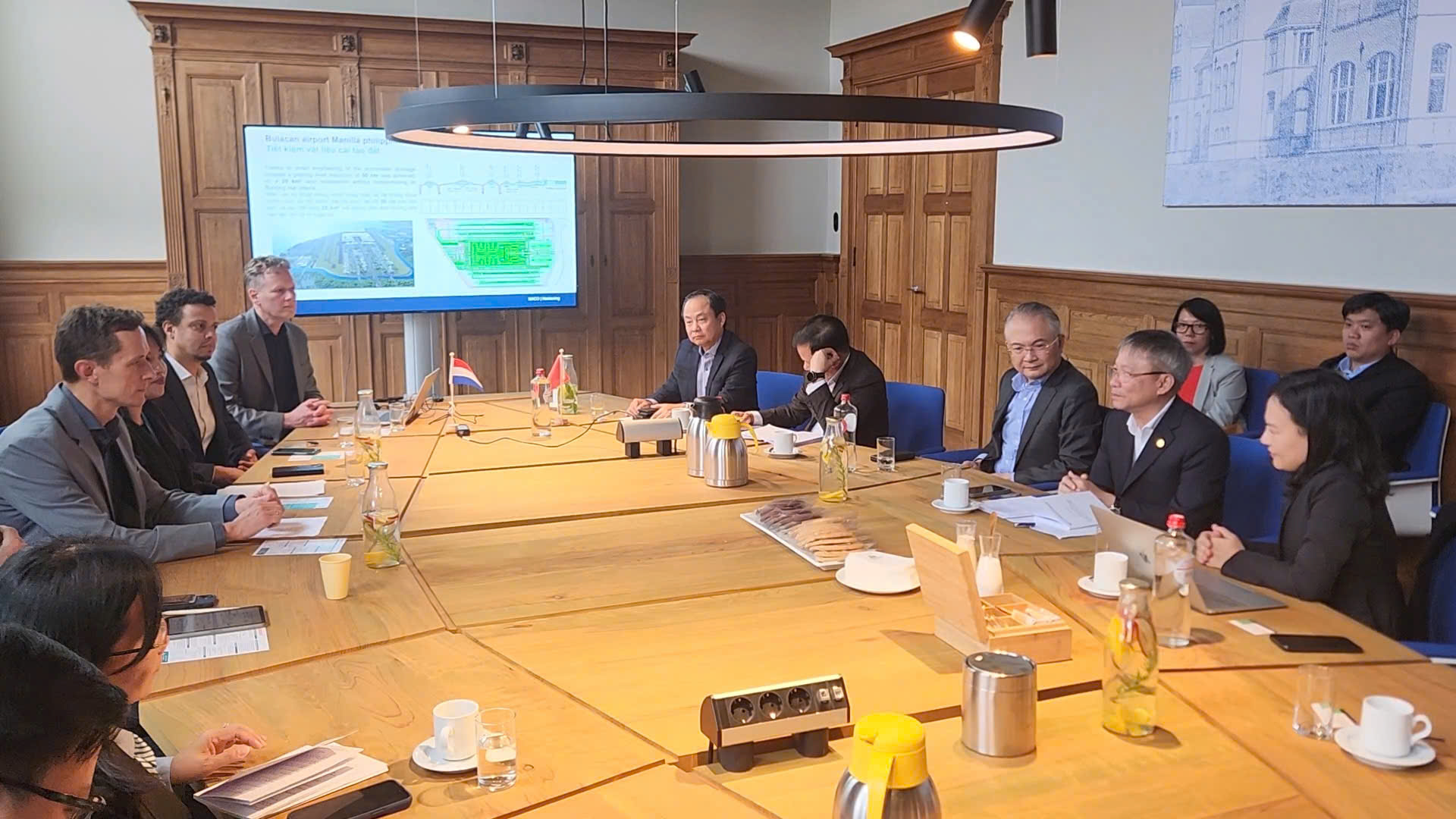 Phó Chủ tịch UBND TP Đà Nẵng giới thiệu dự án sân bay quốc tế Chu Lai tại Hà Lan - Ảnh 2.