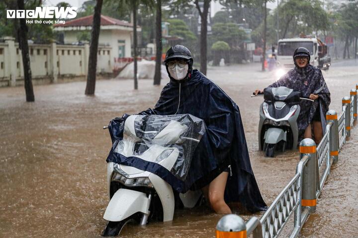 Hà Nội khuyến khích cho cán bộ, người lao động làm việc trực tuyến ngày 6/10- Ảnh 2.