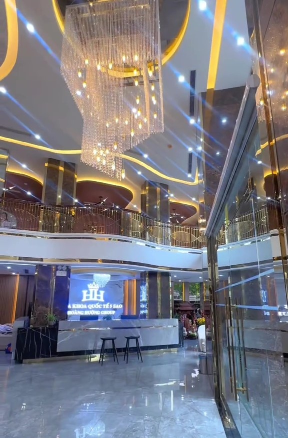 Thấy gì bên trong 2 biệt thự trên 100 tỷ của Hoàng Hường?- Ảnh 3. Thấy gì bên trong 2 biệt thự trên 100 tỷ của Hoàng Hường?- Ảnh 3.