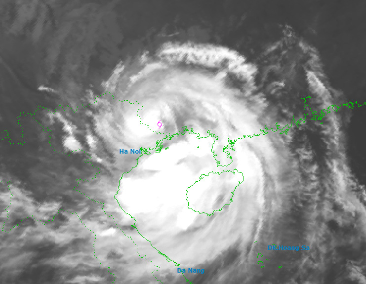 Bão đổ bộ đất liền, mưa lớn còn tiếp tục- Ảnh 1.
