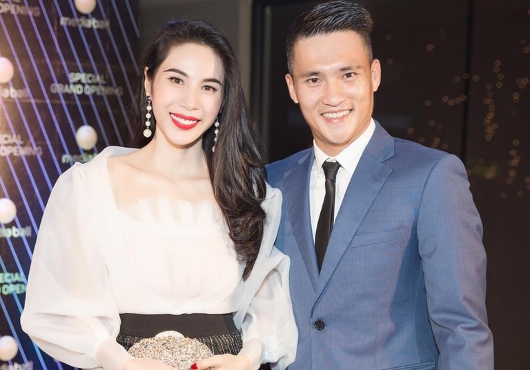 Nữ ca sĩ Vbiz từng được chồng cho 40 tỷ tiêu vặt: Kín tiếng đời tư sau "giông bão", sơ hở lại vướng tin đồn ly hôn- Ảnh 6. Nữ ca sĩ Vbiz từng được chồng cho 40 tỷ tiêu vặt: Kín tiếng đời tư sau "giông bão", sơ hở lại vướng tin đồn ly hôn- Ảnh 6.