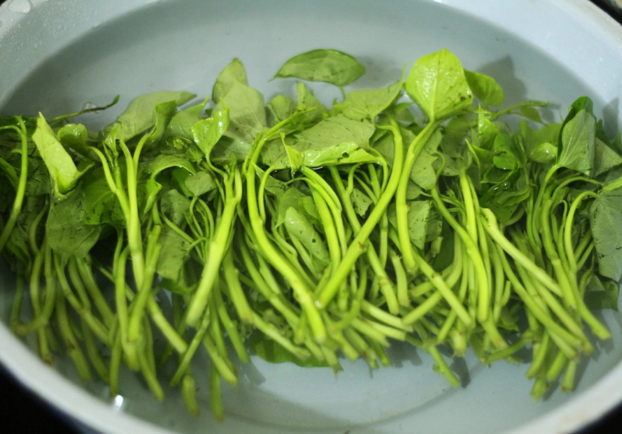 8 loại rau Việt "rẻ hơn thịt, bổ hơn thuốc", bán la liệt ngoài chợ nhưng không phải ai cũng biết mà ăn! - Ảnh 1.