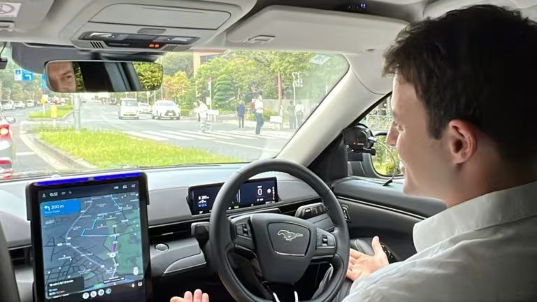 Masayoshi Son rót 1,05 tỷ USD cho một chàng trai 32 tuổi, khẳng định người này sẽ tạo ra 'cuộc cách mạng 2 thế kỷ mới có một lần với ngành ô tô'