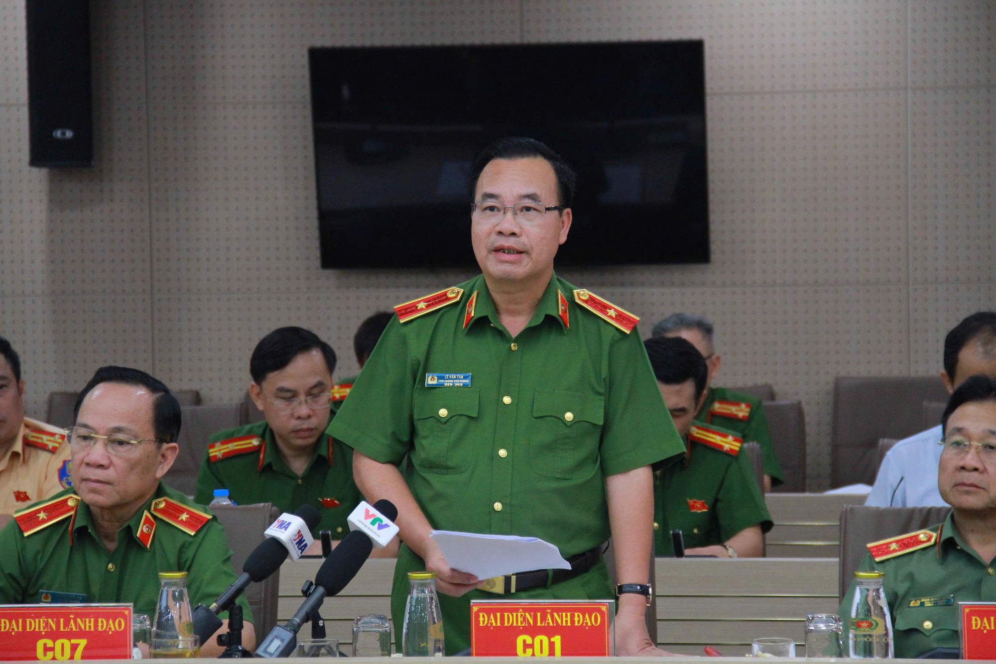 Bộ Công an thông tin chính thức vụ nữ doanh nhân Hoàng Hường tại buổi họp báo - Ảnh 1.