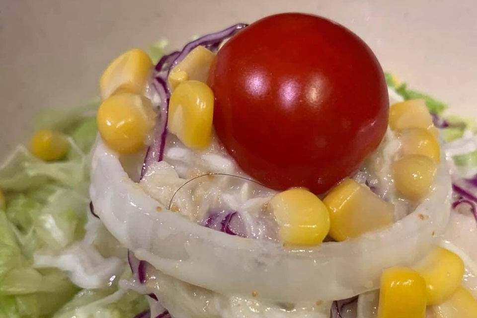 Vụ khách tố nhân viên cho “vật lạ" vào đồ ăn: Quán buffet đã có phản hồi chính thức- Ảnh 3. Vụ khách tố nhân viên cho “vật lạ" vào đồ ăn: Quán buffet đã có phản hồi chính thức- Ảnh 3.