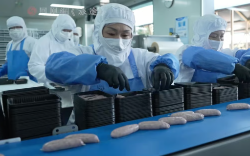 Ly hôn, nợ ngập đầu, doanh nhân Trung Quốc làm lại đời nhờ... bán xúc xích nướng, tạo nên thương hiệu 'viral' cõi mạng Ly hôn, nợ ngập đầu, doanh nhân Trung Quốc làm lại đời nhờ... bán xúc xích nướng, tạo nên thương hiệu 'viral' cõi mạng