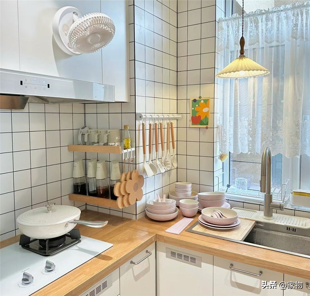 Căn bếp 3,5m² chữ U đang viral: Nhỏ xíu mà "ăn đứt" bếp lớn, sắp xếp đỉnh cao khiến dân mạng bùng nổ - Ảnh 4.