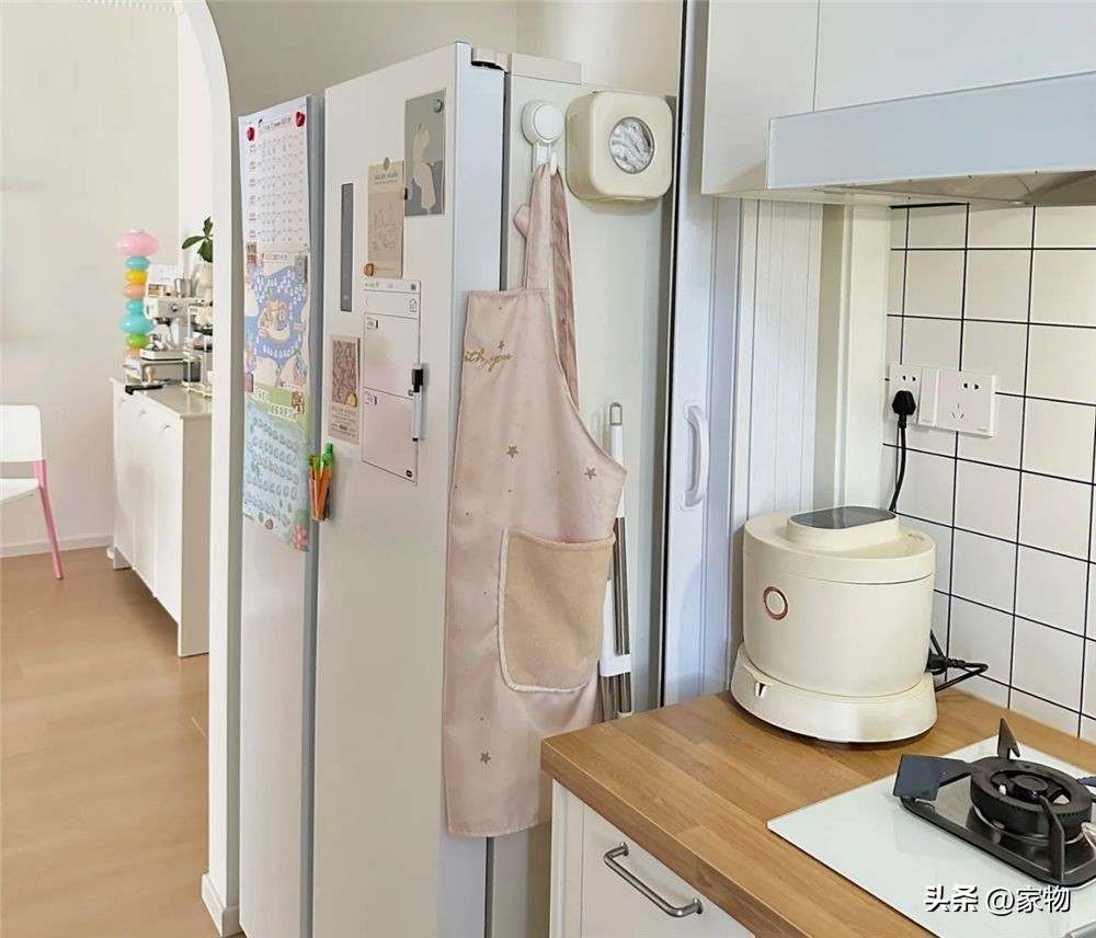 Căn bếp 3,5m² chữ U đang viral: Nhỏ xíu mà "ăn đứt" bếp lớn, sắp xếp đỉnh cao khiến dân mạng bùng nổ - Ảnh 1.