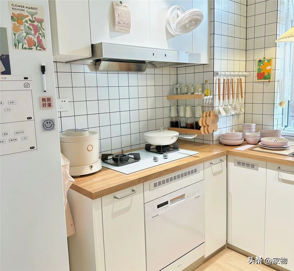 Căn bếp 3,5m² chữ U đang viral: Nhỏ xíu mà "ăn đứt" bếp lớn, sắp xếp đỉnh cao khiến dân mạng bùng nổ - Ảnh 3.