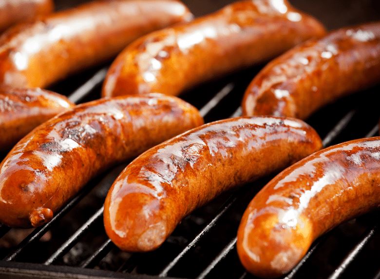 Người đàn ông 25 tuổi liệt giường sau khi ăn xúc xích- Ảnh 1.