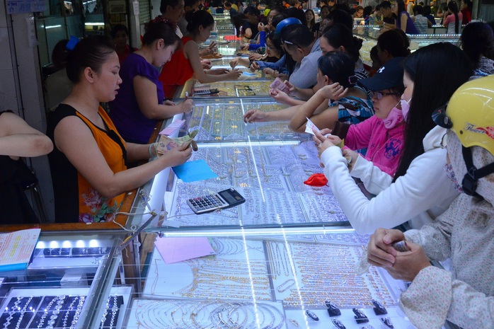 Giá vàng hôm nay, 7-10: Tiếp tục bật tăng mạnh- Ảnh 1. Giá vàng hôm nay, 7-10: Tiếp tục bật tăng mạnh- Ảnh 1.