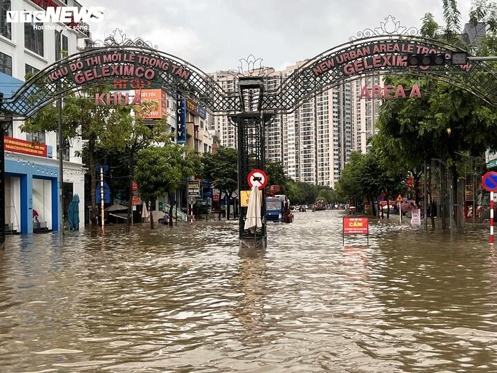 Giữa mùa mưa bão, môi giới đua nhau quảng cáo bán nhà 'không ngập lụt'