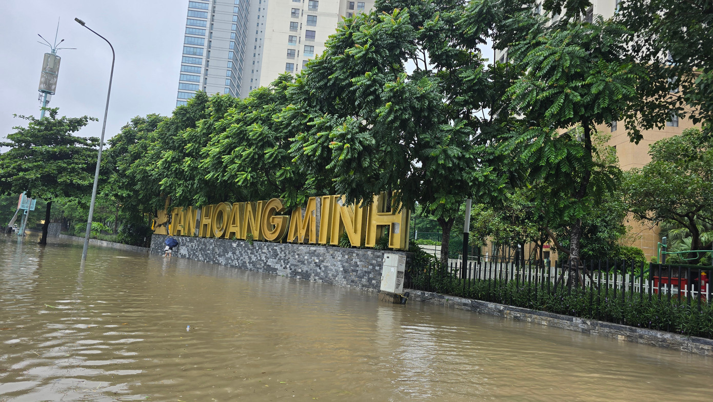 CẬP NHẬT: 54 điểm ngập sâu ở Hà Nội, người dân di chuyển bằng thuyền ở Mỹ Đình CẬP NHẬT: 54 điểm ngập sâu ở Hà Nội, người dân di chuyển bằng thuyền ở Mỹ Đình