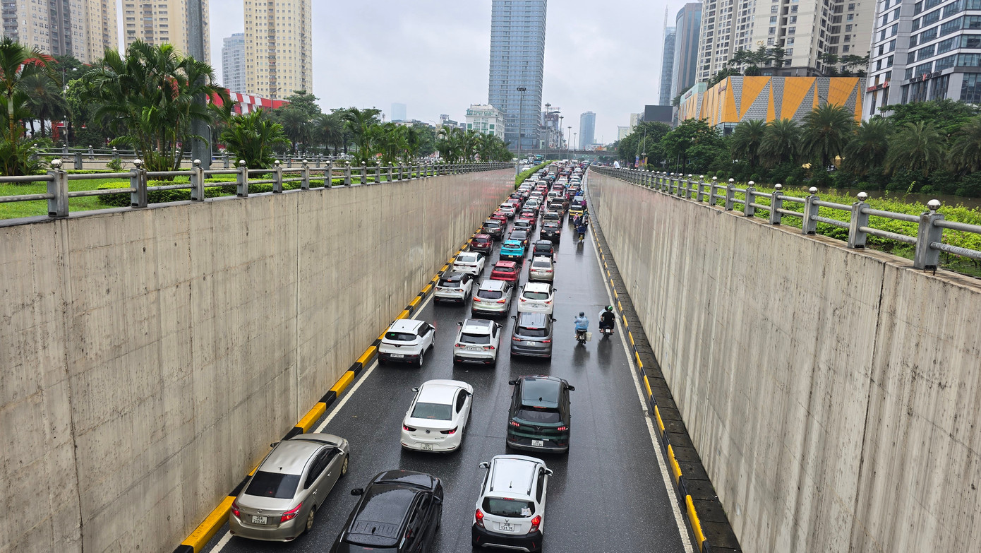 CẬP NHẬT: 54 điểm ngập sâu ở Hà Nội, người dân di chuyển bằng thuyền ở Mỹ Đình CẬP NHẬT: 54 điểm ngập sâu ở Hà Nội, người dân di chuyển bằng thuyền ở Mỹ Đình