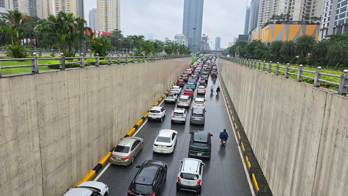 CẬP NHẬT: 54 điểm ngập sâu ở Hà Nội, người dân di chuyển bằng thuyền ở Mỹ Đình CẬP NHẬT: 54 điểm ngập sâu ở Hà Nội, người dân di chuyển bằng thuyền ở Mỹ Đình