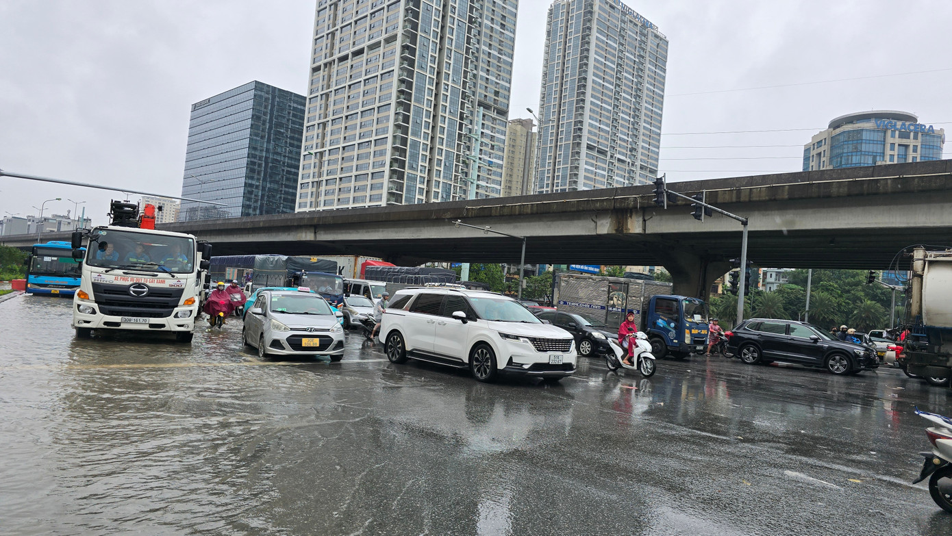 CẬP NHẬT: 54 điểm ngập sâu ở Hà Nội, người dân di chuyển bằng thuyền ở Mỹ Đình CẬP NHẬT: 54 điểm ngập sâu ở Hà Nội, người dân di chuyển bằng thuyền ở Mỹ Đình