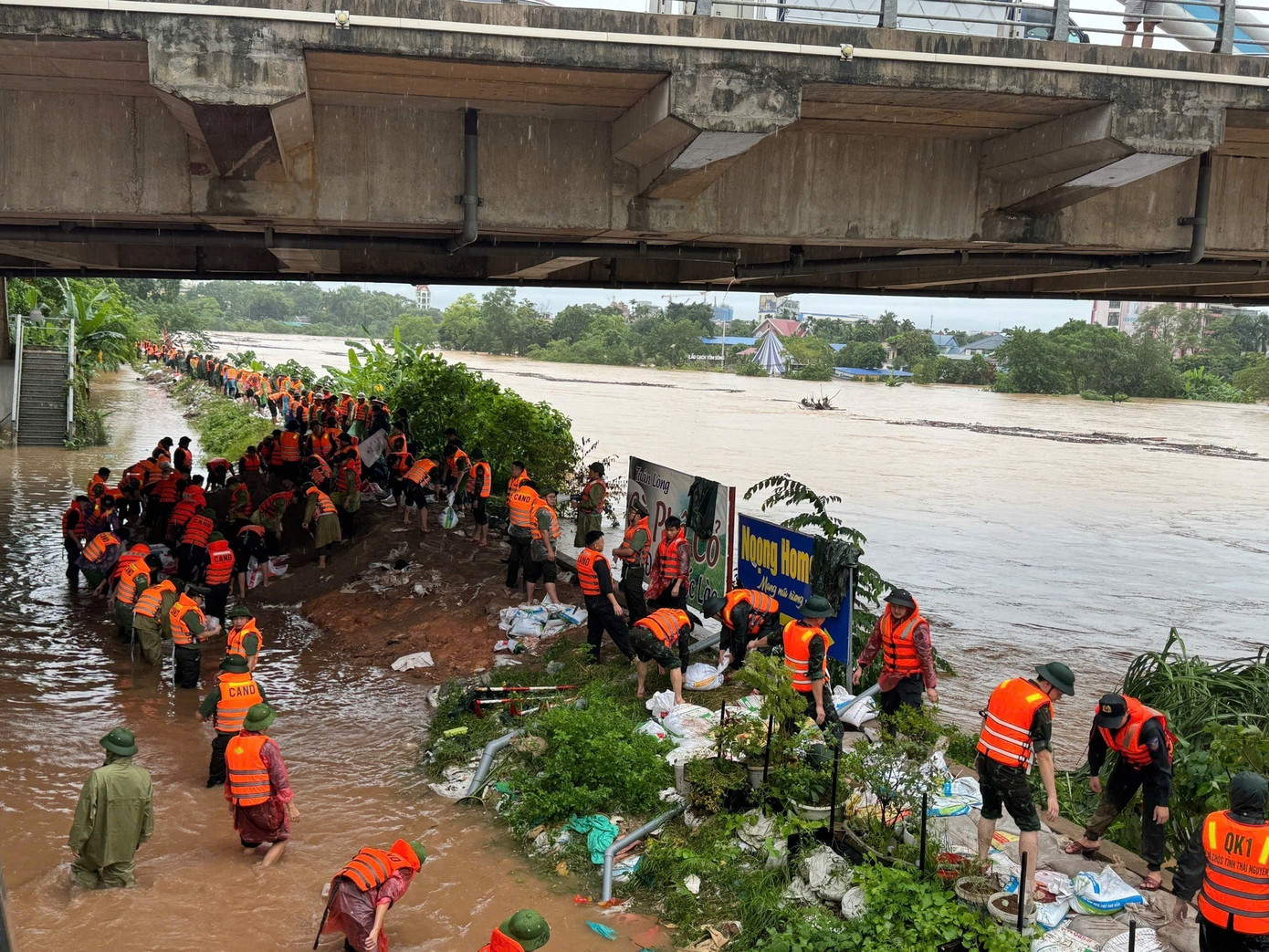 Thái Nguyên: Nước ngập sâu 2 Thái Nguyên: Nước ngập sâu 2