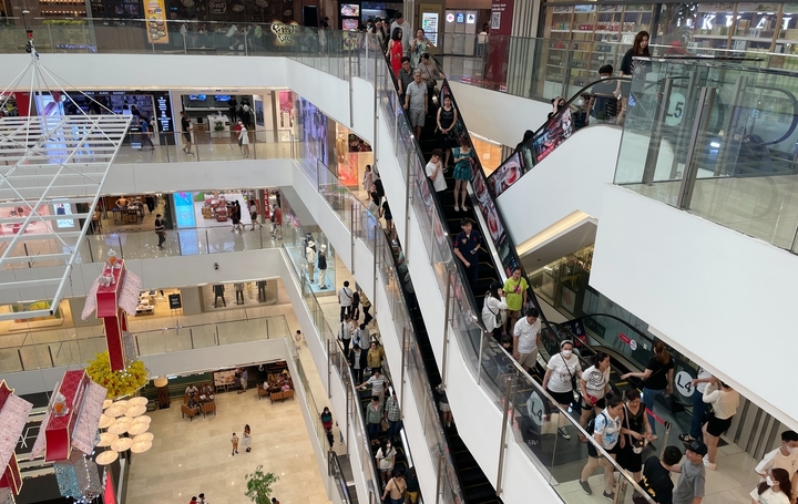Cháy ô tô trong trung tâm thương mại Takashimaya ở TP HCM- Ảnh 2.