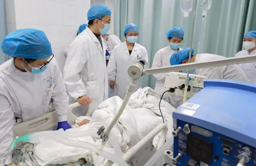 Người đàn ông 48 tuổi đột tử vì đột quỵ não trong đêm: 5 việc tuyệt đối không nên làm vào buổi tối- Ảnh 1.