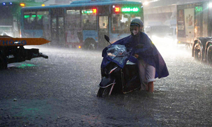 Bao giờ Hà Nội giảm mưa?