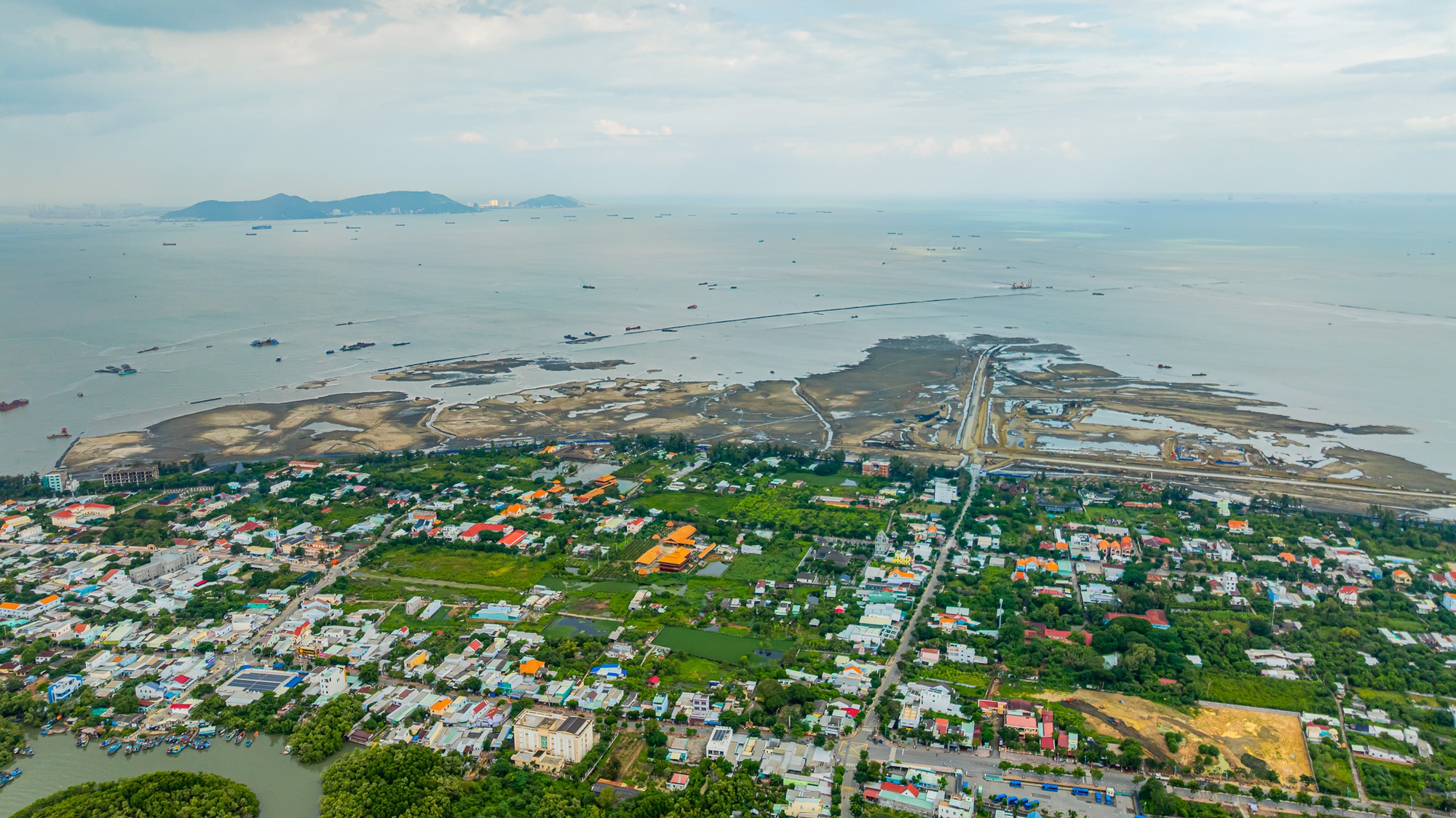 Toàn cảnh khu vực sẽ có sân vận động rộng như sân Mỹ Đình, dân số đông như huyện Cần Giờ ở TP.HCM- Ảnh 1. Toàn cảnh khu vực sẽ có sân vận động rộng như sân Mỹ Đình, dân số đông như huyện Cần Giờ ở TP.HCM- Ảnh 1.