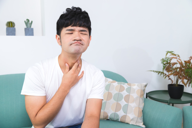 Chàng trai rất khỏe mạnh bỗng phát hiện u tuyến giáp, bác sĩ nói: Thấy 4 thứ này ở cổ phải khám ngay! - Ảnh 2.