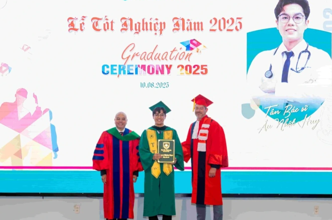 Toàn cảnh vụ nam sinh 24 tuổi trúng tuyển tiến sĩ Y khoa Phạm Ngọc Thạch: Tìm ra nghi vấn mới, trường chưa lên tiếng!- Ảnh 3. Toàn cảnh vụ nam sinh 24 tuổi trúng tuyển tiến sĩ Y khoa Phạm Ngọc Thạch: Tìm ra nghi vấn mới, trường chưa lên tiếng!- Ảnh 3.
