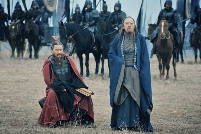 Trước khi chết, Tào Tháo tiên đoán chính xác kẻ hủy diệt triều đại mình: Dù để lại 4 tấm khiên vững, nhưng vẫn đại bại trước kẻ ‘ẩn nhẫn như sói’ Trước khi chết, Tào Tháo tiên đoán chính xác kẻ hủy diệt triều đại mình: Dù để lại 4 tấm khiên vững, nhưng vẫn đại bại trước kẻ ‘ẩn nhẫn như sói’