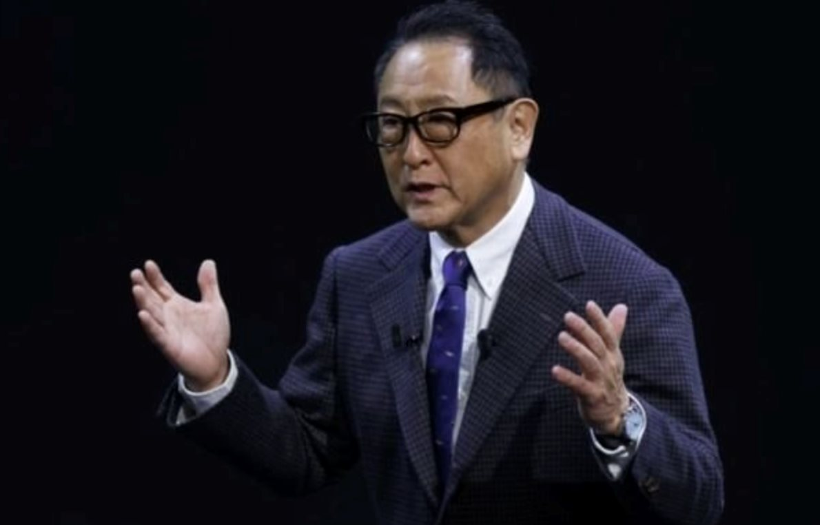 Loạt 'đại bàng' âm thầm quay về làm xe xăng để bù lỗ xe điện, thời của ô tô lai lên tiếng- Ảnh 1.