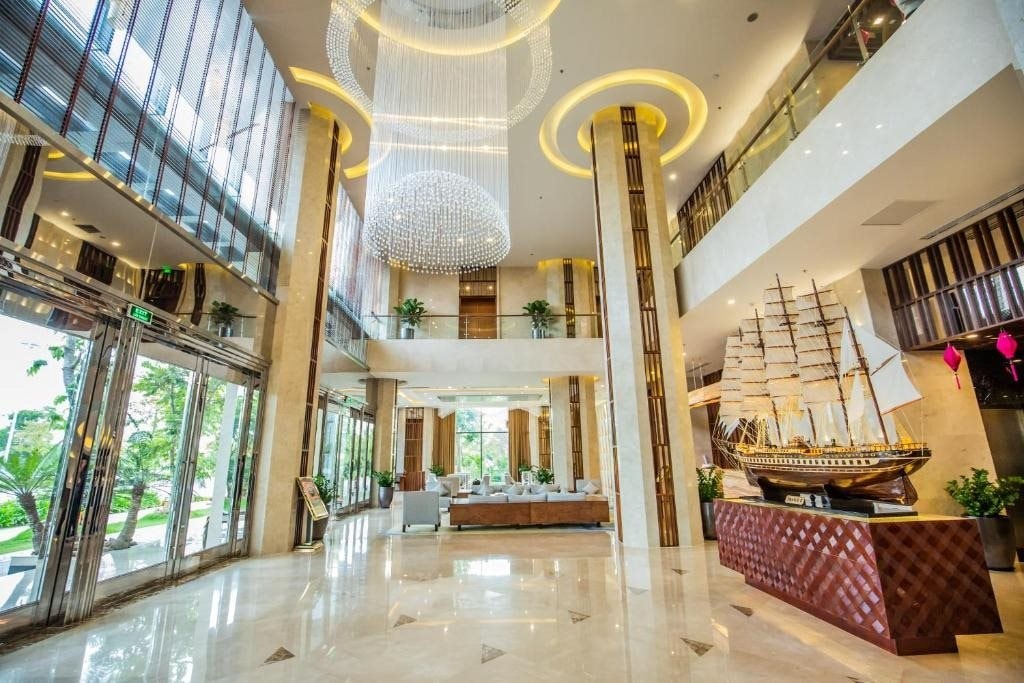 Đại gia U60 kín tiếng đứng sau khách sạn 5 sao 18 tầng đầu tiên ở Thanh Hóa, 'đánh chiếm' sang Quảng Ninh xây chuỗi 4 Đại gia U60 kín tiếng đứng sau khách sạn 5 sao 18 tầng đầu tiên ở Thanh Hóa, 'đánh chiếm' sang Quảng Ninh xây chuỗi