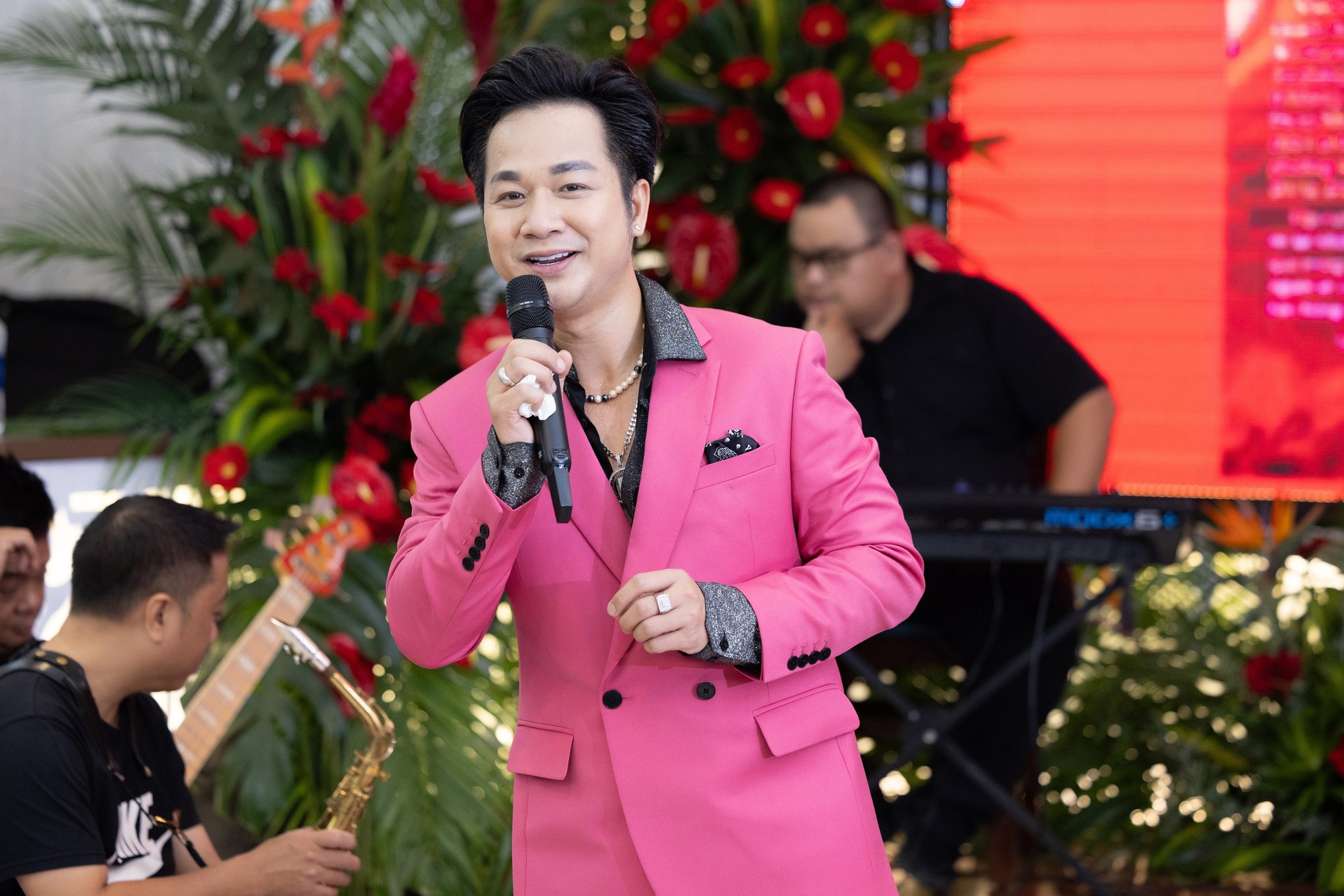 Ca sĩ Việt 4 lần chết hụt gang tấc: Bị đột quỵ 2 lần, lập sẵn di chúc phòng bất trắc- Ảnh 1.