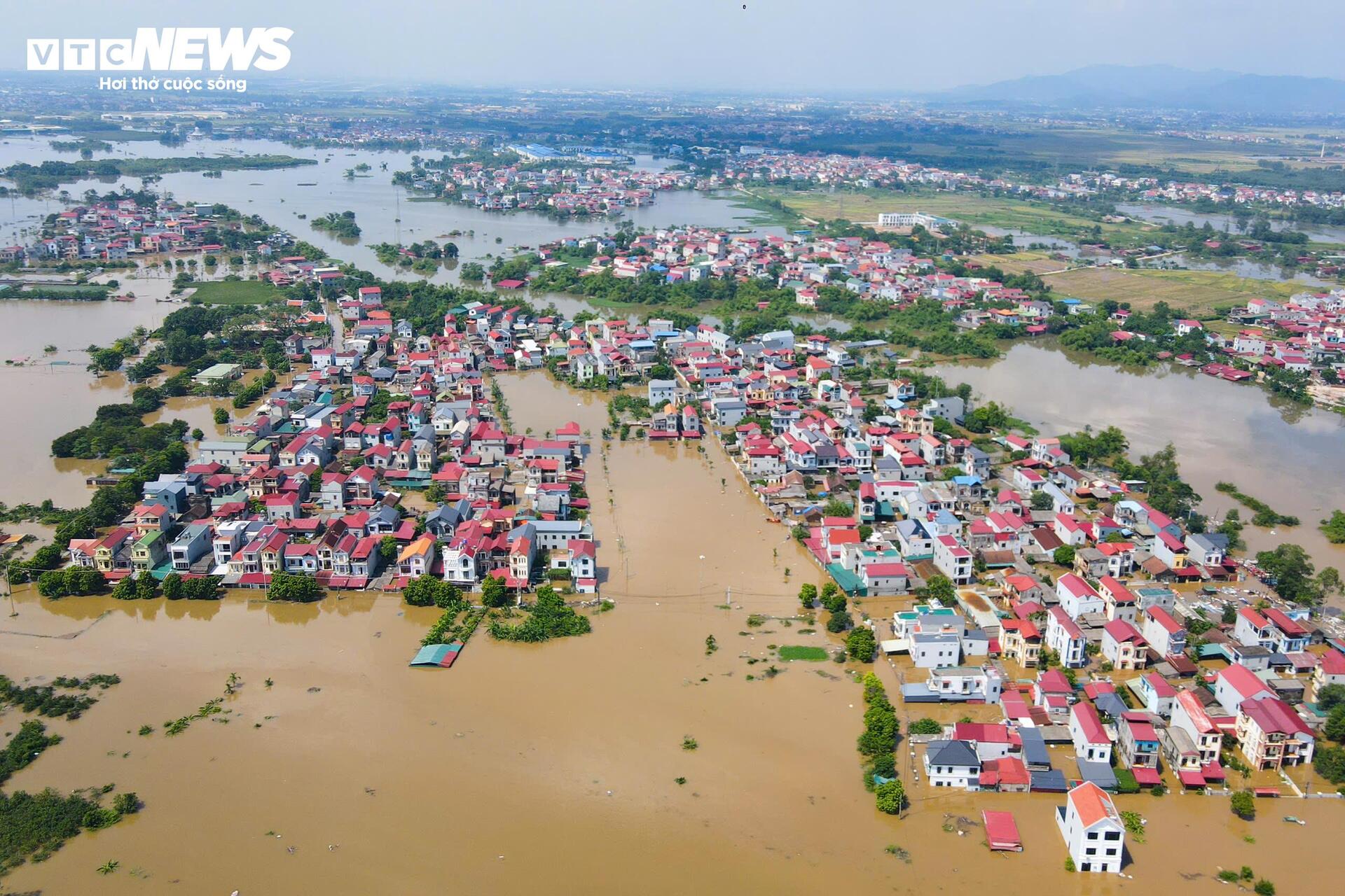 Lũ vượt lịch sử, sau một đêm làng quê ngoại thành Hà Nội biến thành biển nước- Ảnh 1. Lũ vượt lịch sử, sau một đêm làng quê ngoại thành Hà Nội biến thành biển nước- Ảnh 1.