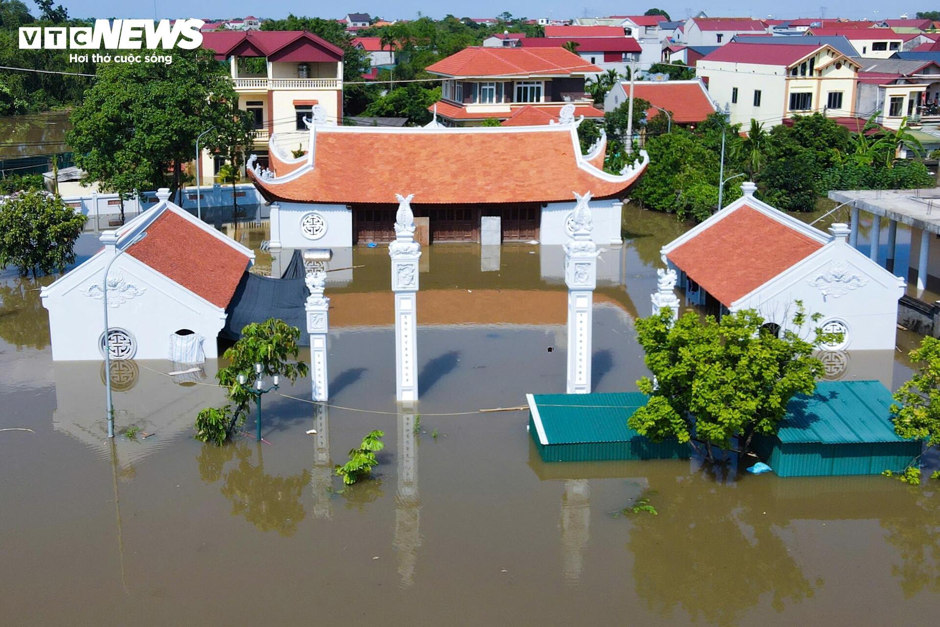 Lũ vượt lịch sử, sau một đêm làng quê ngoại thành Hà Nội biến thành biển nước- Ảnh 3. Lũ vượt lịch sử, sau một đêm làng quê ngoại thành Hà Nội biến thành biển nước- Ảnh 3.