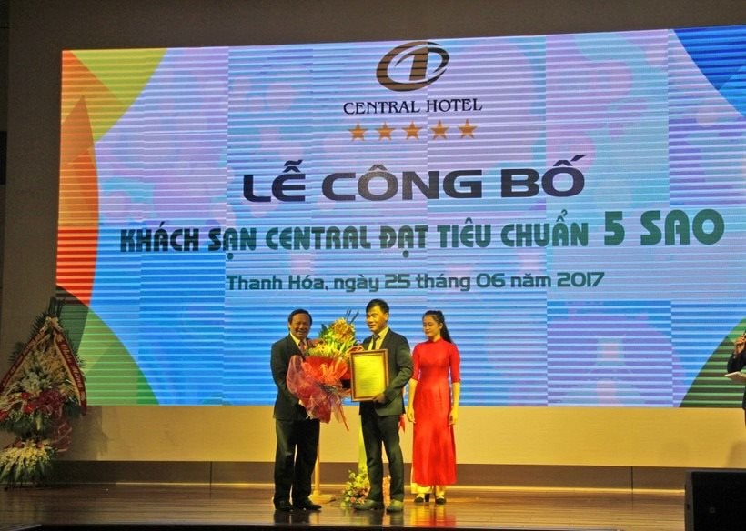 Đại gia U60 kín tiếng đứng sau khách sạn 5 sao 18 tầng đầu tiên ở Thanh Hóa, 'đánh chiếm' sang Quảng Ninh xây chuỗi 2 Đại gia U60 kín tiếng đứng sau khách sạn 5 sao 18 tầng đầu tiên ở Thanh Hóa, 'đánh chiếm' sang Quảng Ninh xây chuỗi