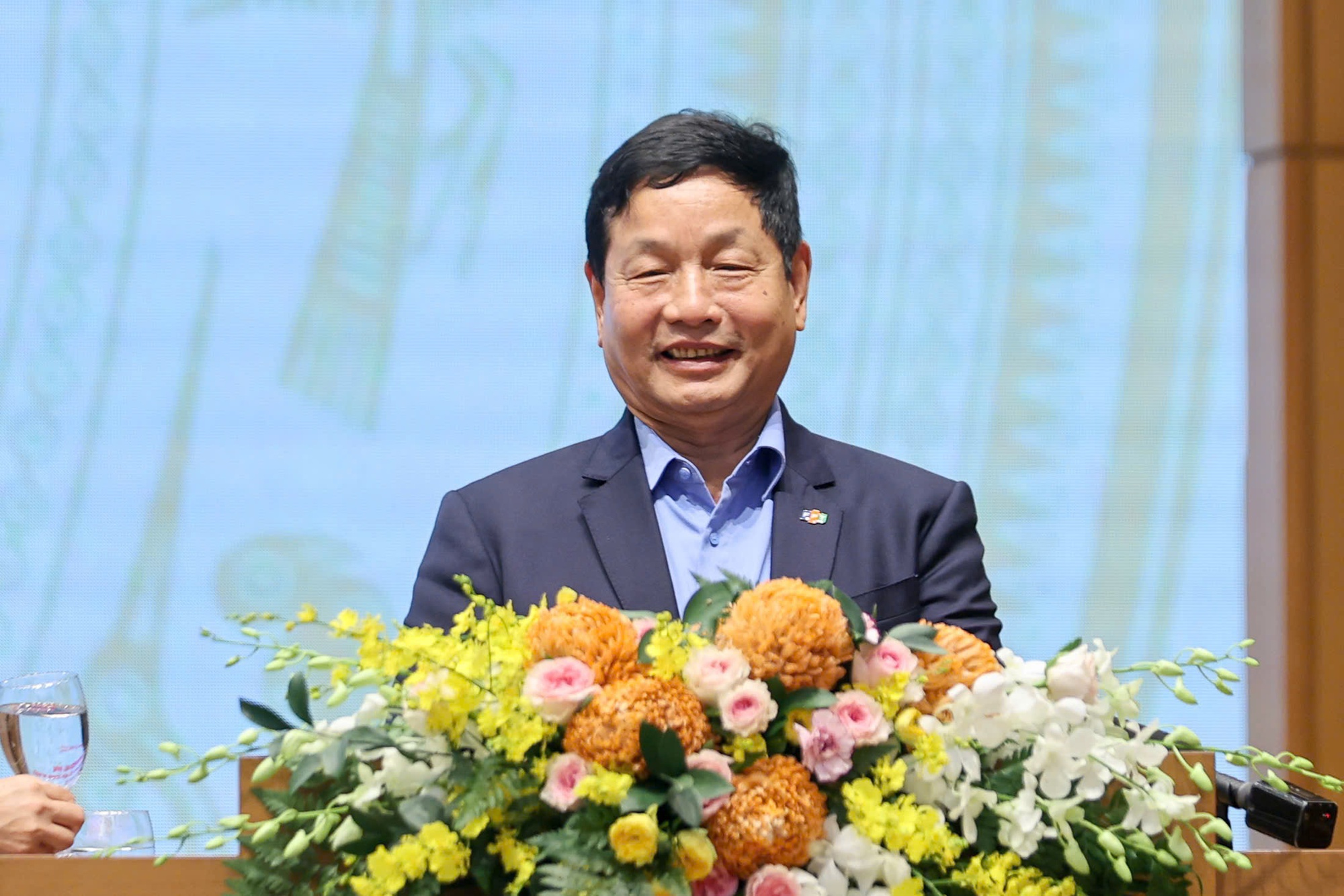 Chủ tịch FPT Trương Gia Bình hứa cùng Chính phủ "chinh phục bầu trời, vươn ra biển lớn và đi sâu vào lòng đất" - Ảnh 2.