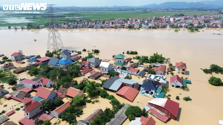 Lũ sông Cầu đạt đỉnh, 2.000 người vật lộn từ sáng đến đêm gia cố đê ở Bắc Ninh- Ảnh 3.