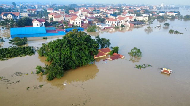 VIDEO: Nhiều khu dân cư ở Bắc Ninh nước ngập mái nhà trong trận lũ lịch sử- Ảnh 1. VIDEO: Nhiều khu dân cư ở Bắc Ninh nước ngập mái nhà trong trận lũ lịch sử- Ảnh 1.