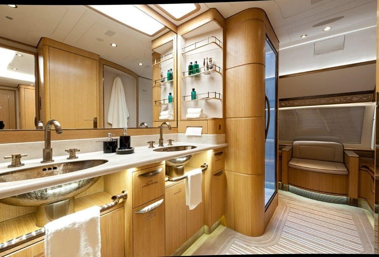 Doanh nhân Ả Rập đặt mua chiếc máy bay riêng lớn nhất thế giới, biến nó thành 'cung điện bay' cho 80 người - nhưng chưa kịp đặt chân lên đã phá sản - Ảnh 6.