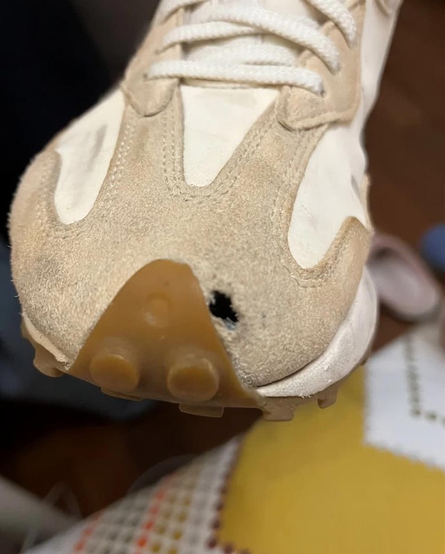 4 loại giày dép mang "vận rủi"- Ảnh 1.