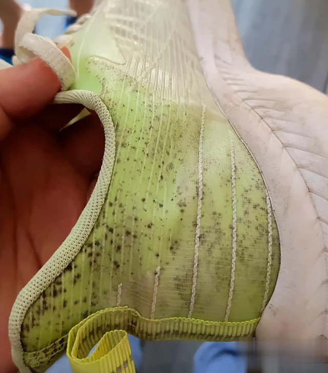 4 loại giày dép mang "vận rủi"- Ảnh 2.