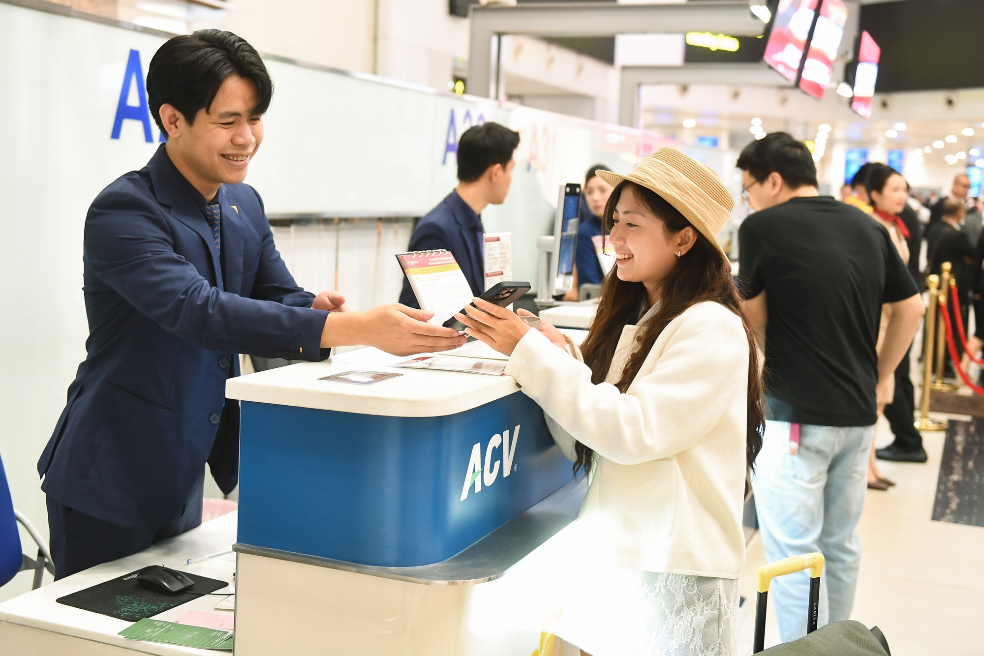 Sun PhuQuoc Airways chính thức bay thương mại, có 3 chuyến từ 3 thành phố lớn ngay ngày đầu cất cánh- Ảnh 2. Sun PhuQuoc Airways chính thức bay thương mại, có 3 chuyến từ 3 thành phố lớn ngay ngày đầu cất cánh- Ảnh 2.