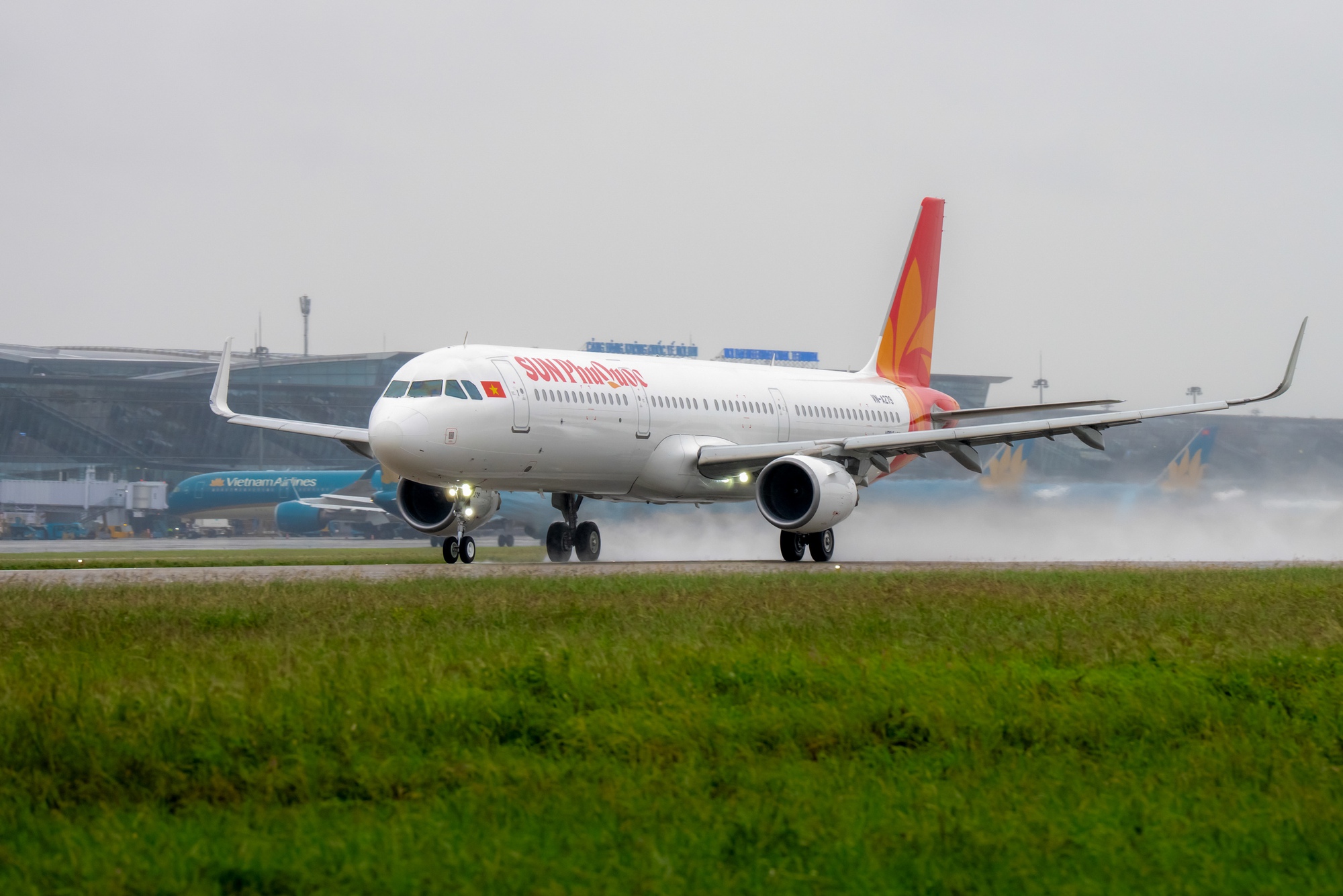 Sun PhuQuoc Airways chính thức bay thương mại, có 3 chuyến từ 3 thành phố lớn ngay ngày đầu cất cánh- Ảnh 1. Sun PhuQuoc Airways chính thức bay thương mại, có 3 chuyến từ 3 thành phố lớn ngay ngày đầu cất cánh- Ảnh 1.