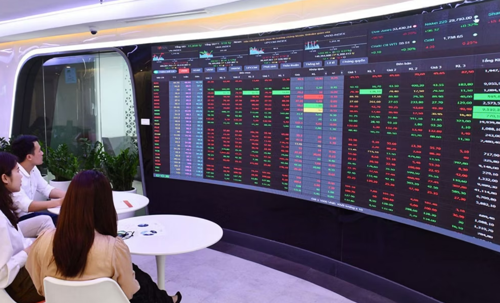 Siết quy định an toàn tài chính với công ty chứng khoán, quản lý quỹ từ tháng 12/2025 - Ảnh 1.