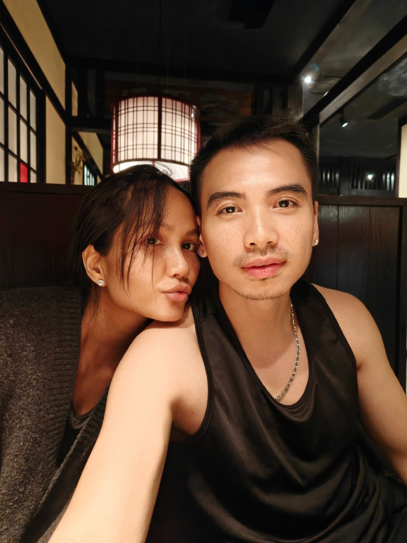 Chồng H’hen Niê gỡ video, xin lỗi về vụ "cà phê sữa vợ” đãi bạn- Ảnh 2.