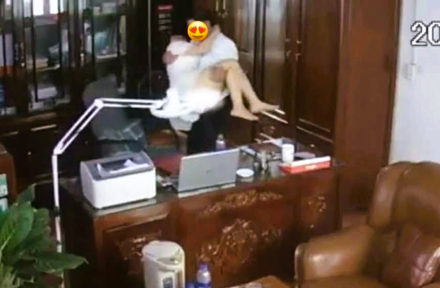 Trường THPT nơi người đàn công có clip "thân mật" với nhiều phụ nữ nói gì? - Ảnh 1.