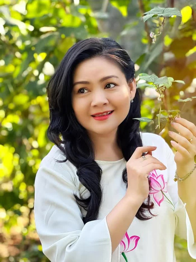 1 nghệ sĩ bị "đổ oan" chấp nhận làm vợ 3 vì tiền: Hiện không chỉ là vợ đảm mà dạy các con chung, con riêng đáng nể- Ảnh 1. 1 nghệ sĩ bị "đổ oan" chấp nhận làm vợ 3 vì tiền: Hiện không chỉ là vợ đảm mà dạy các con chung, con riêng đáng nể- Ảnh 1.