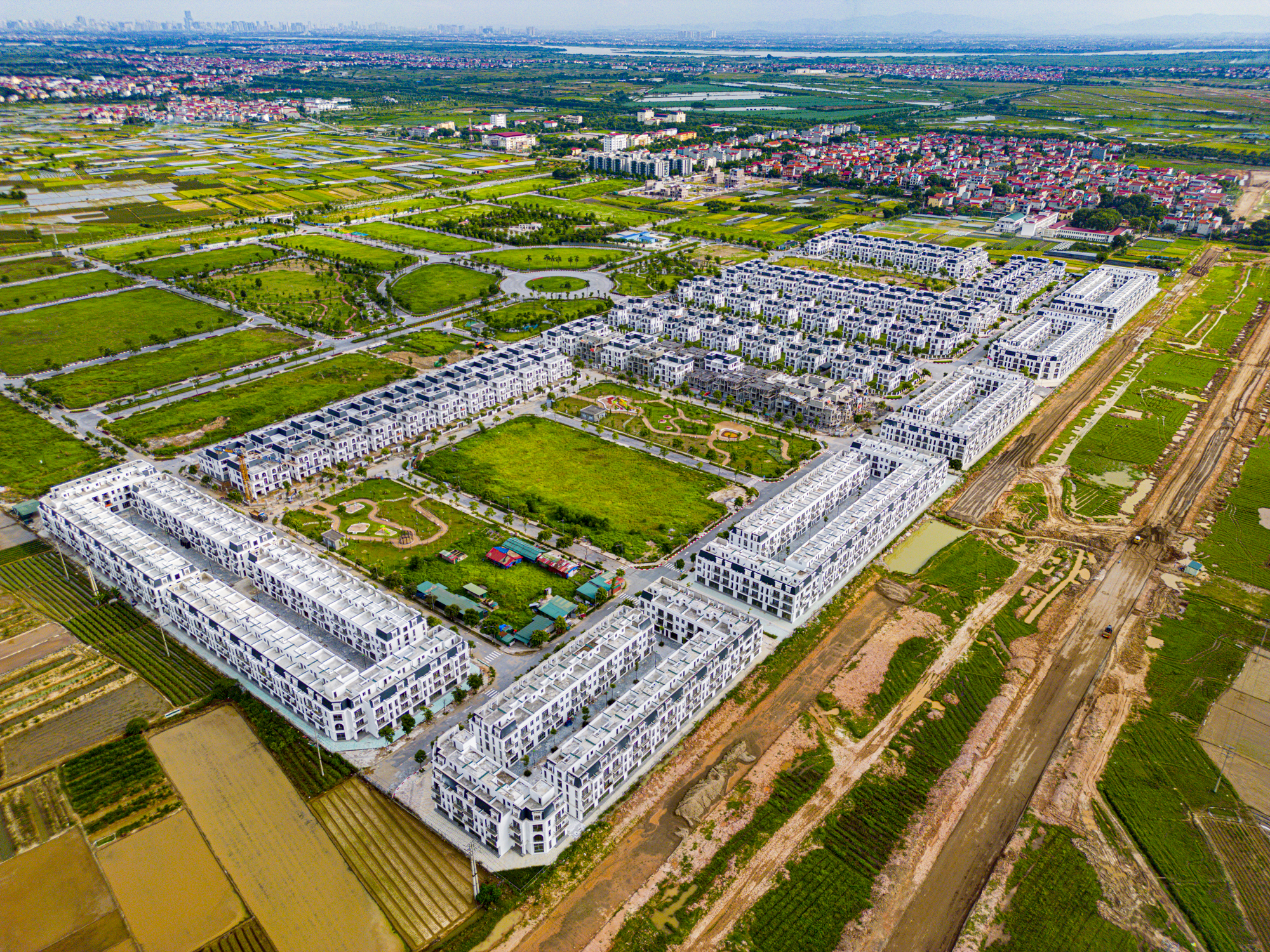 Vùng đất cách trung tâm Hà Nội 30km từng bị “ngủ quên”, nay được các “ông lớn” bất động sản “đánh thức”   - Ảnh 4.