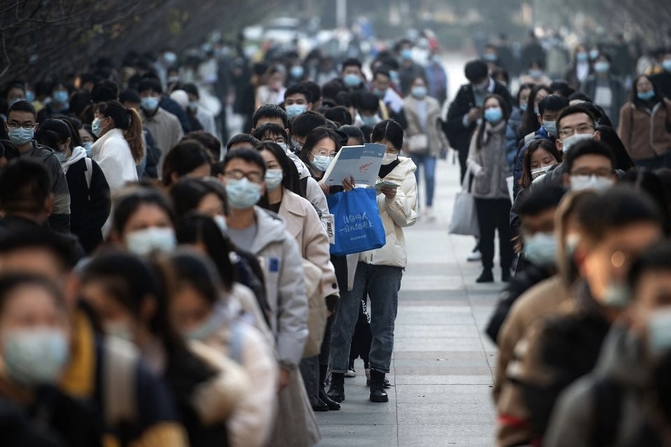 “Kim bài miễn tử” mang tên bằng cấp đã mất hiệu lực: Hàng triệu nhân sự “cổ cồn trắng” đối mặt với làn sóng thất nghiệp mới- Ảnh 5. “Kim bài miễn tử” mang tên bằng cấp đã mất hiệu lực: Hàng triệu nhân sự “cổ cồn trắng” đối mặt với làn sóng thất nghiệp mới- Ảnh 5.