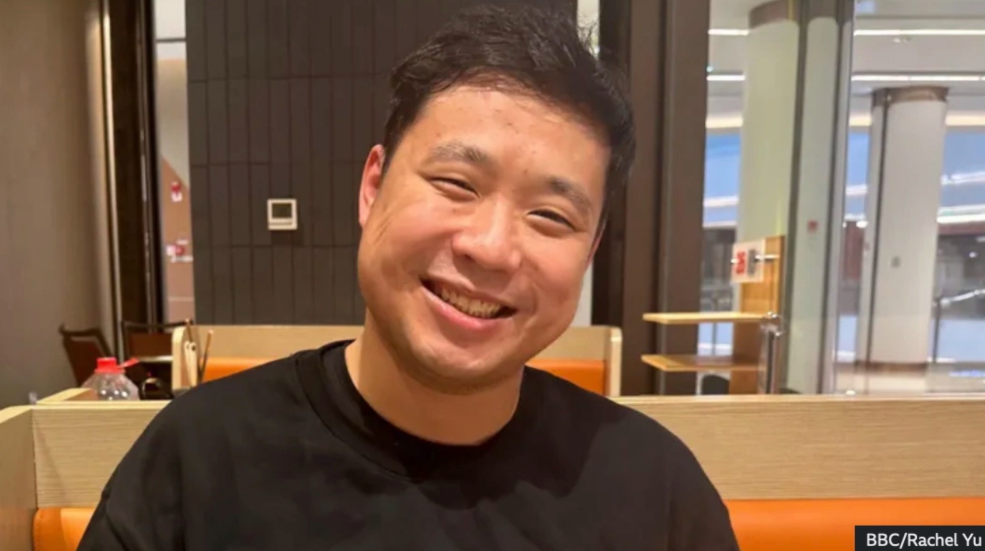 Thạc sĩ tài chính đi bưng lẩu, kỹ sư điện tử đi làm diễn viên quần chúng, tiến sĩ đi rửa bát thuê: Cơn ác mộng mang tên “thừa bằng cấp, thiếu việc làm” ở xứ tỷ dân - Ảnh 1.